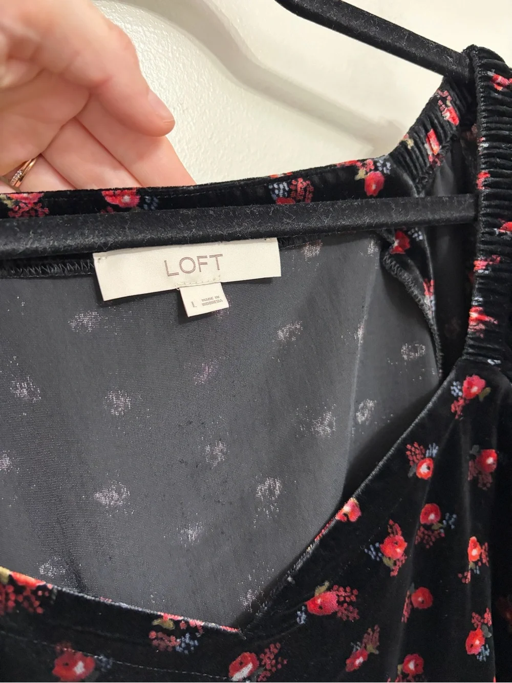 LOFT Black and Red Dainty Floral Velvet Puff Sleeve Blouse - Size L